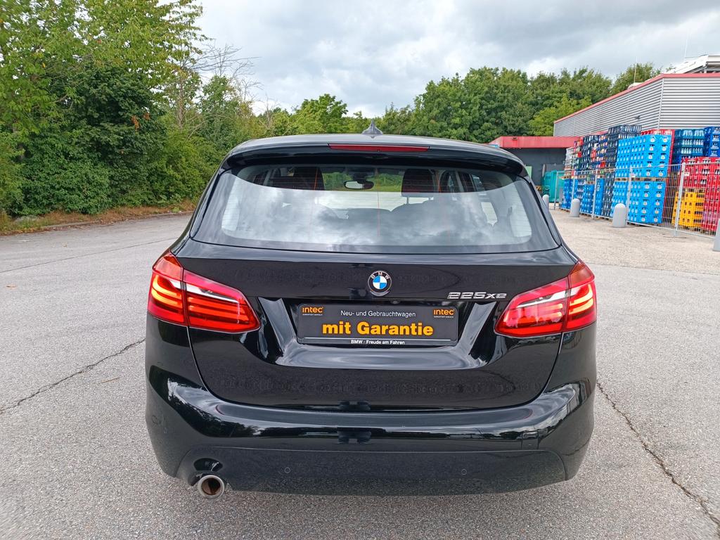 BMW 225