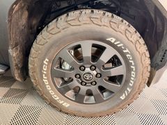Toyota Land Cruiser 2,8 D-4D 151 kW AWD AHK – Bild 12