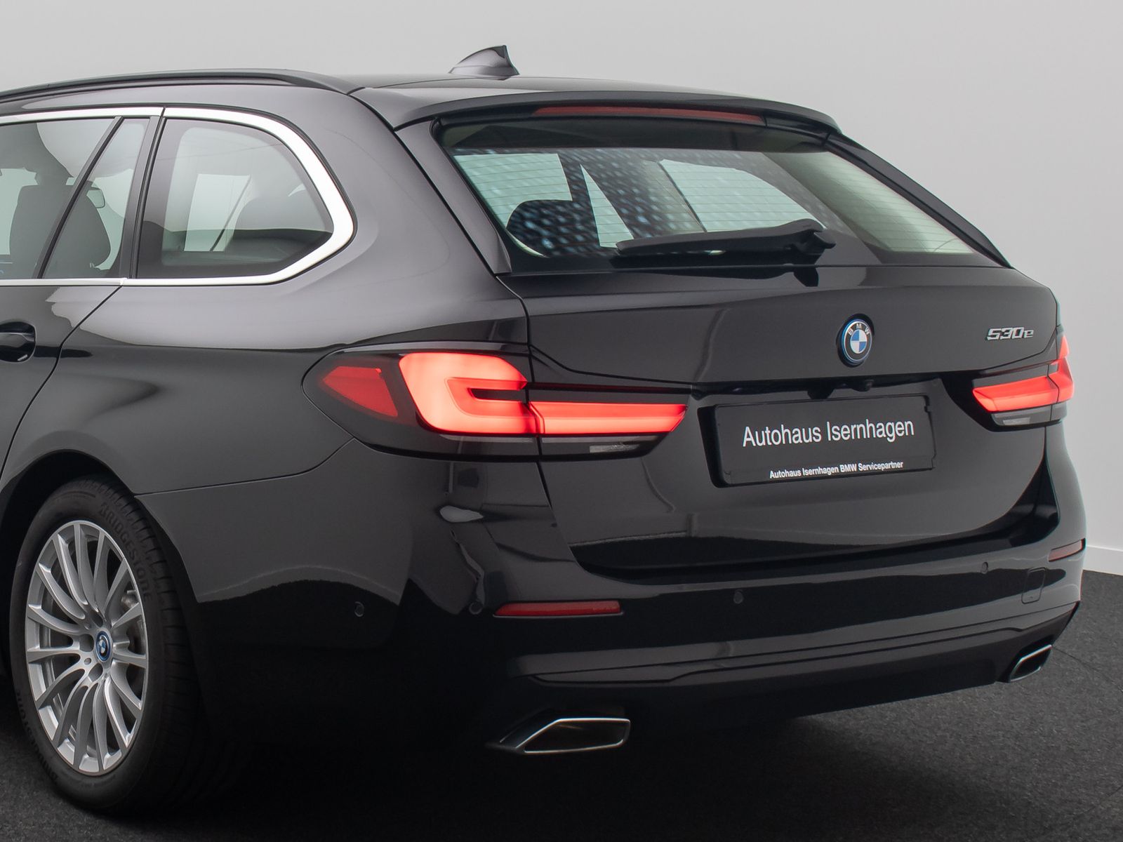 Fahrzeugabbildung BMW 530e Alarm DAB Kamera HiFi Leder Sport 18Zoll
