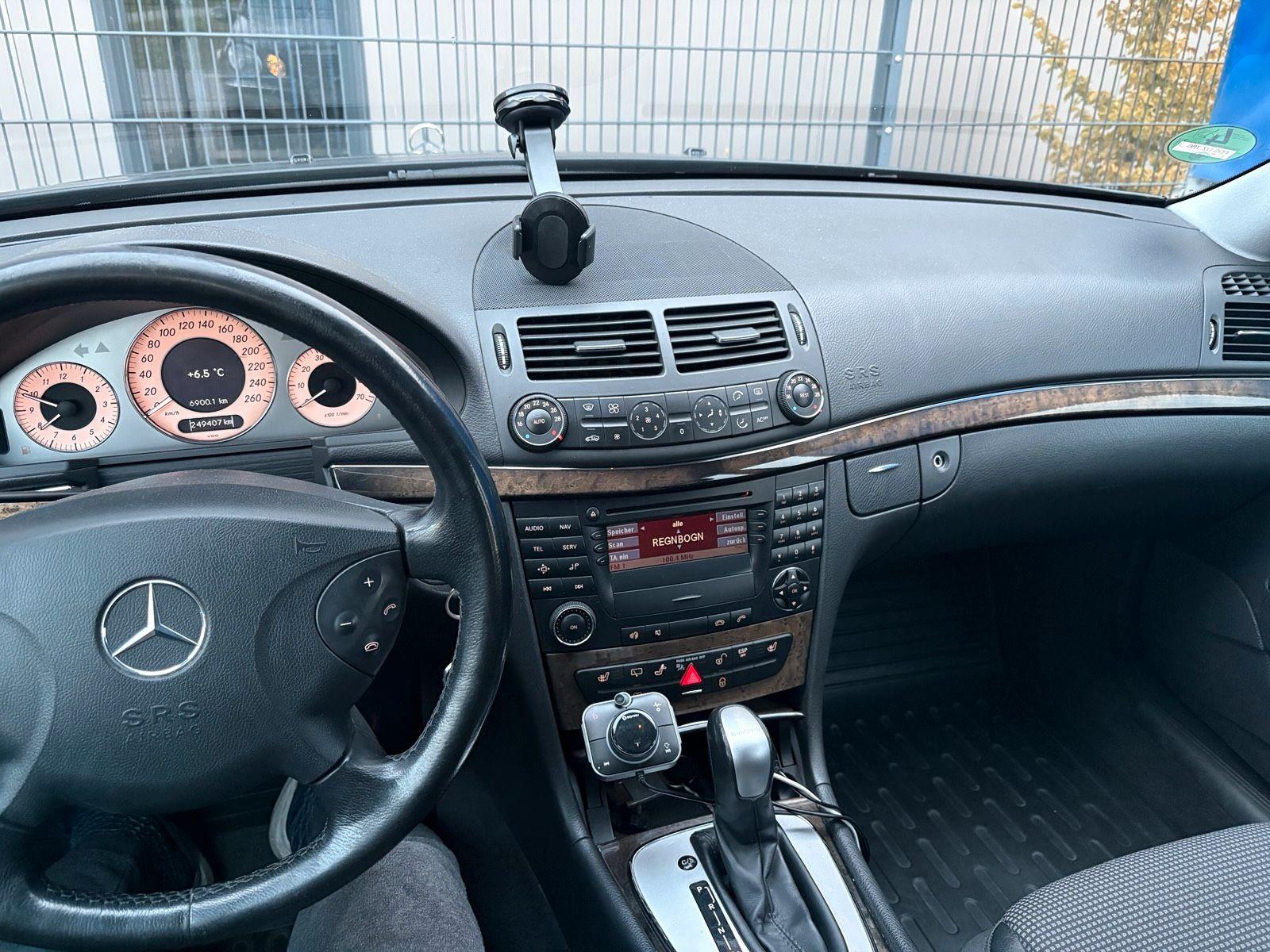 Mercedes-Benz E200 2004 — photo 8
