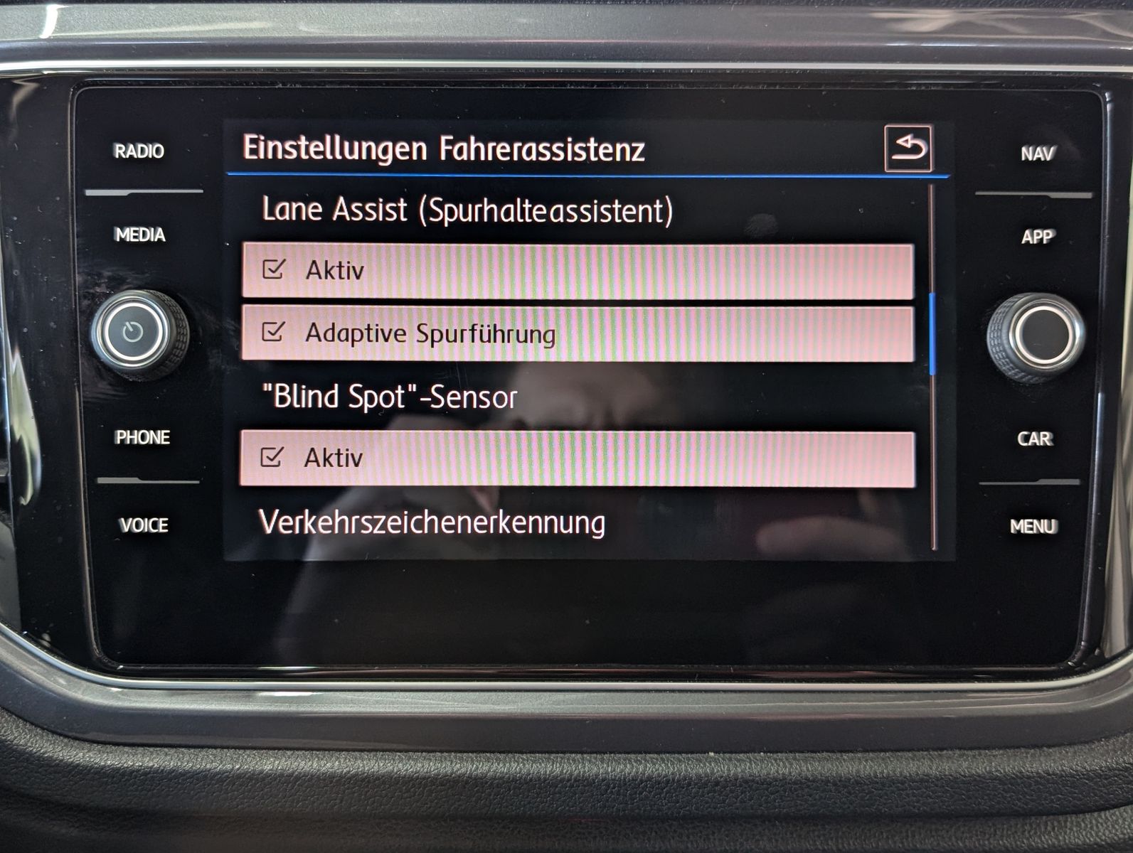Fahrzeugabbildung Volkswagen T-Roc 1.6 TDI IQ.DRIVE ACC LED KAM SHZ AHK VIRT