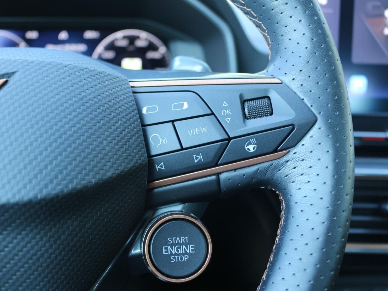 Fahrzeugabbildung CUPRA Formentor VZ e-Hybrid *Schwarz Matt foliert*