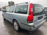 Volvo V70 2.4T AWD Automatik255 - Volvo V70 mit Benzin-Antrieb: Kombi