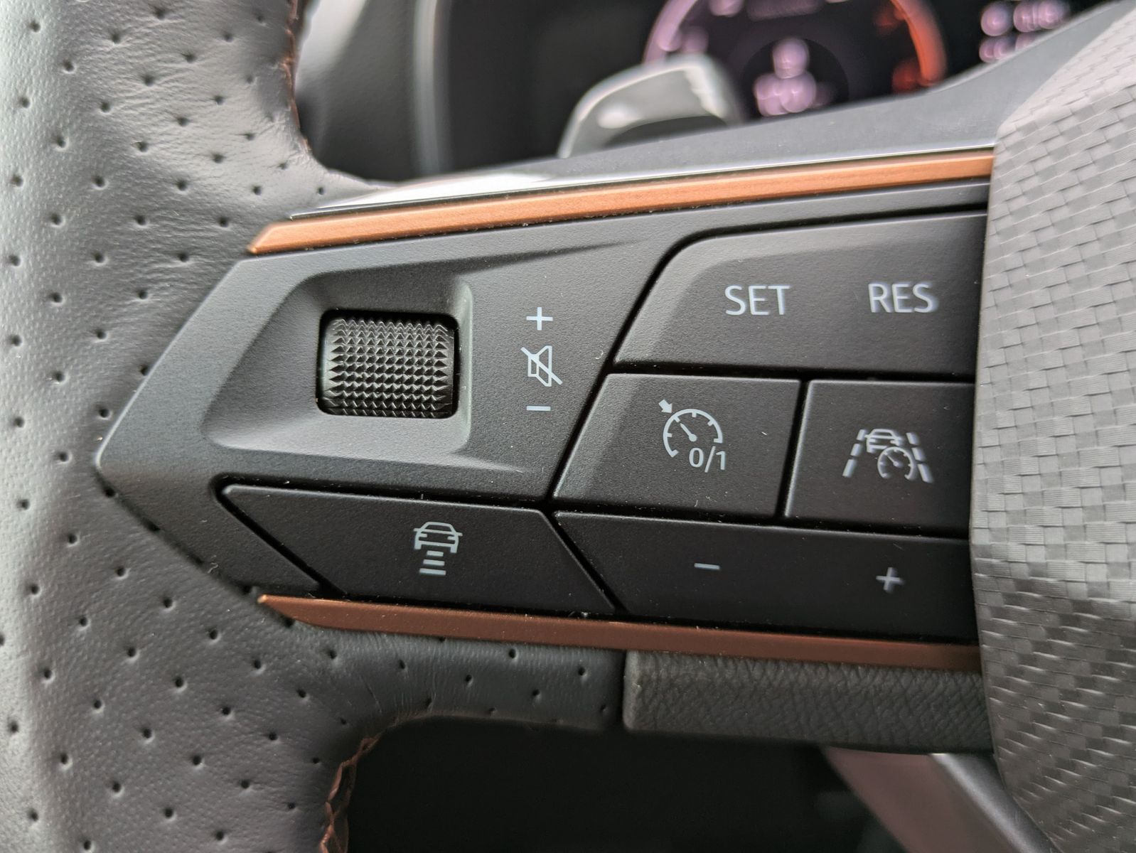 Fahrzeugabbildung CUPRA Leon 1.5 eTSI DSG MATRIX-LED*ACC*AHK*KAMERA*18"