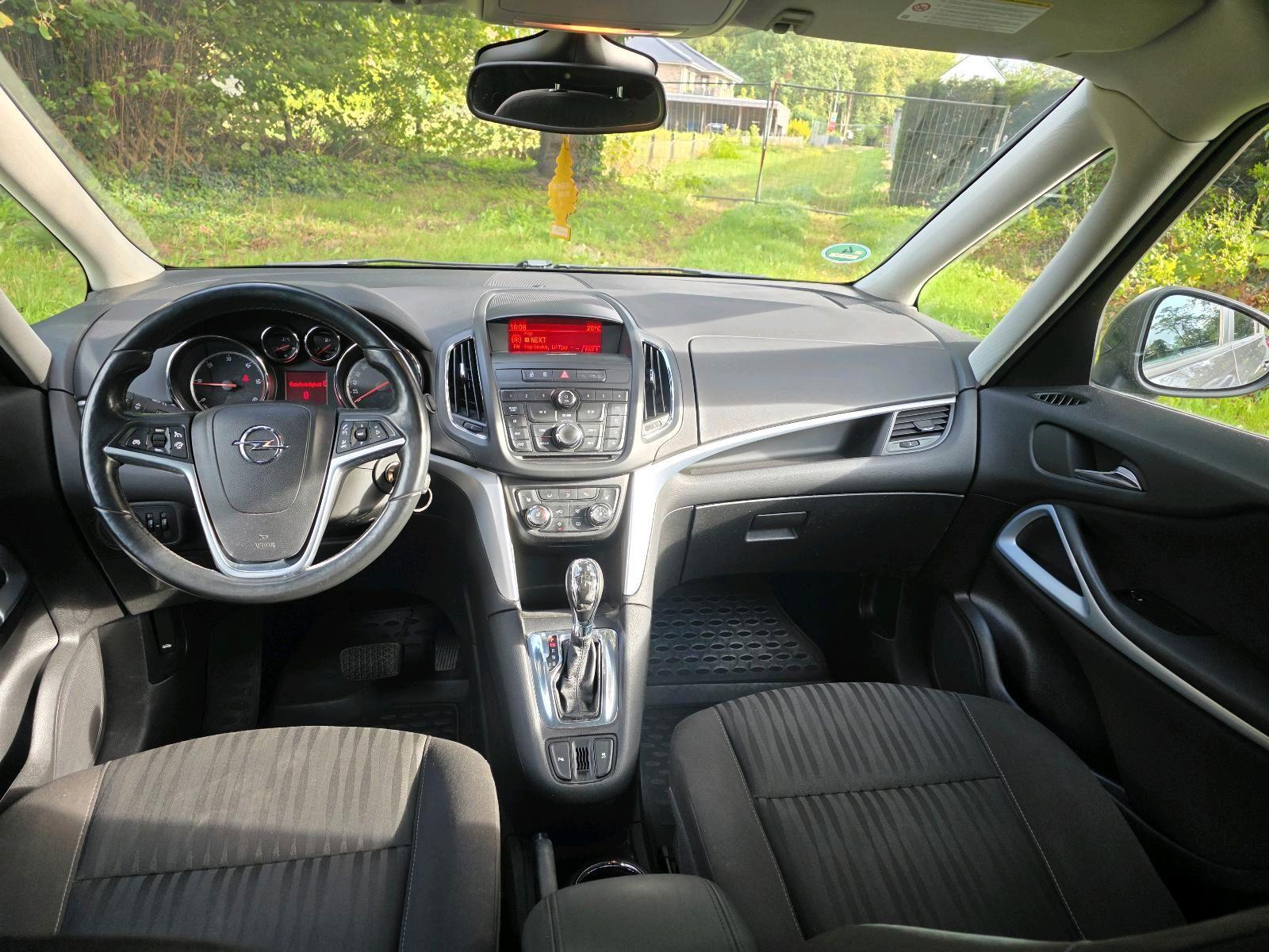 Opel Zafira 2012 — photo 9