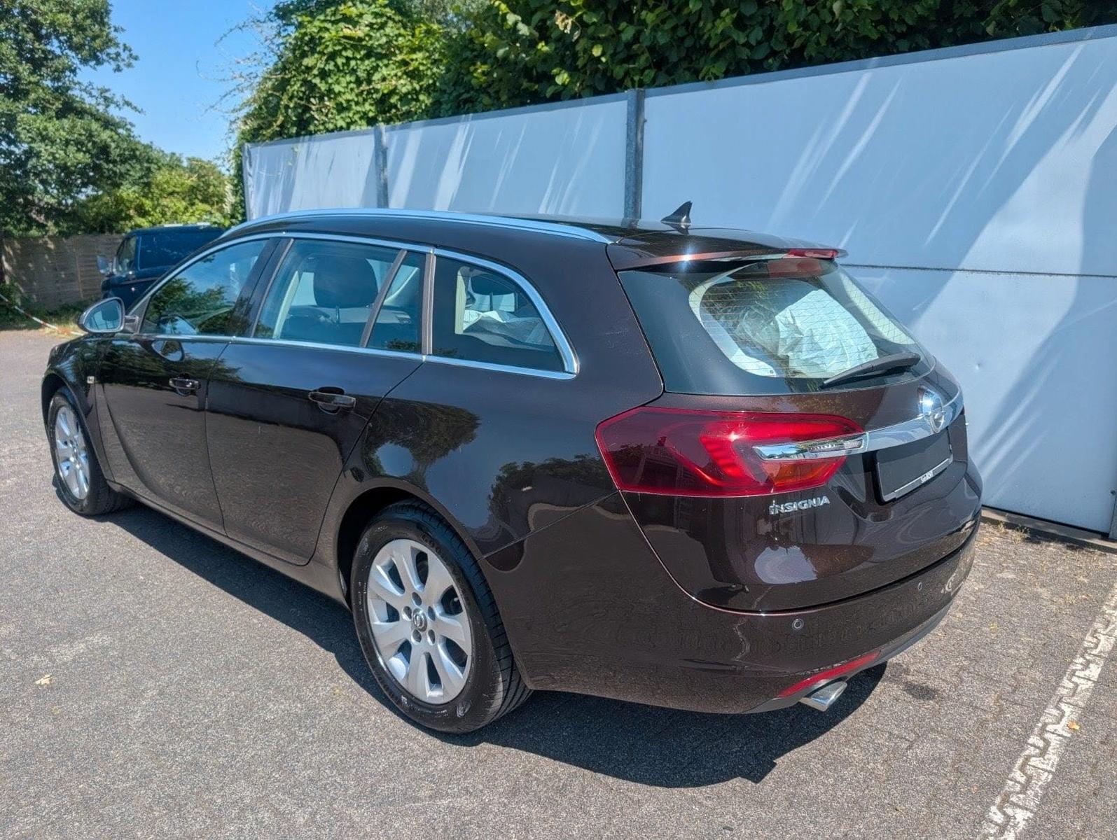 OPEL INSIGNIA SPORTS TOURER 2.0 TURBO 250ch INNOVATION 4X4 BVA Pack sport Attelage Historique présent - 2EME MAIN