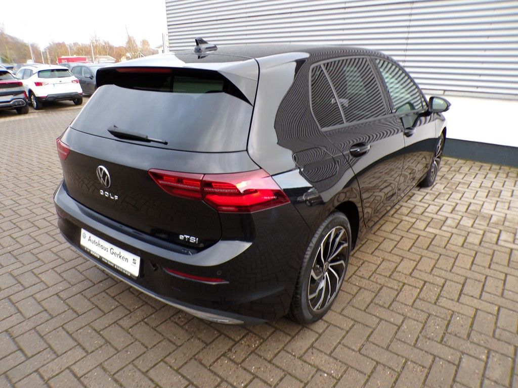 Fahrzeugabbildung Volkswagen Golf VIII 1.5 eTSI DSG Active *AHK*Matrix*NAVI*A