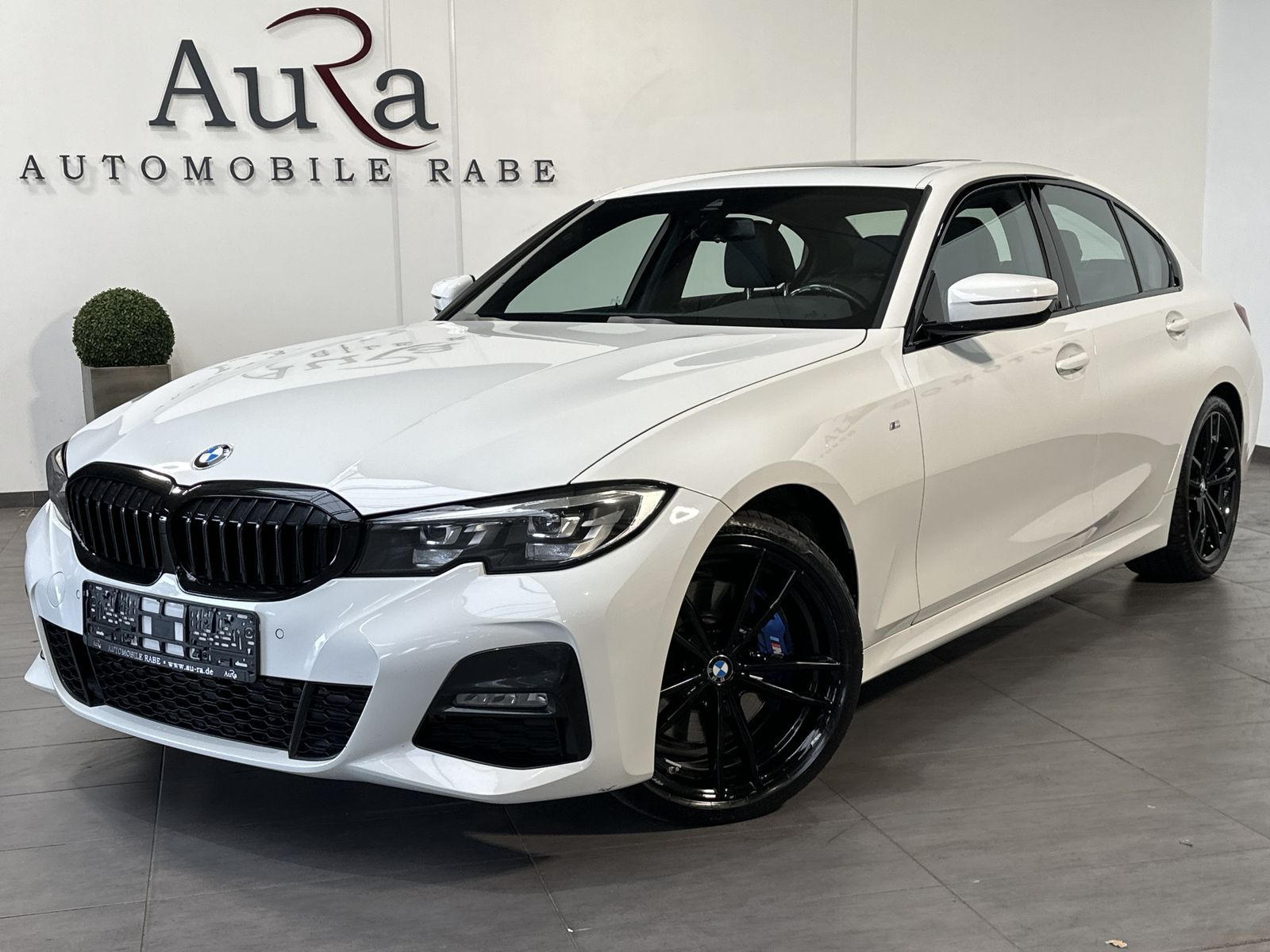 Fahrzeugabbildung BMW 330i Limousine M-Sport NAV+LED+PANO+LIVE-COCKPIT