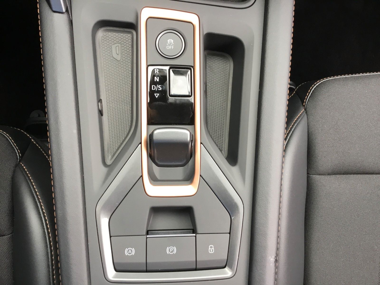 Fahrzeugabbildung CUPRA Formentor 1.5 eTSI DSG +AHK+Navi+18"+TopView