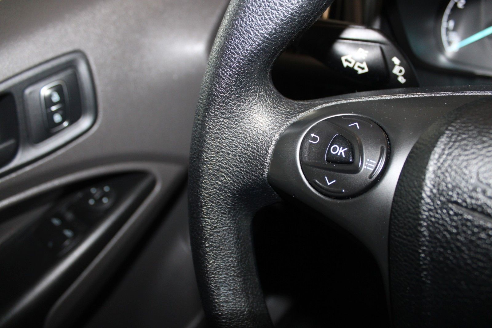 Fahrzeugabbildung Ford Transit Connect TREND L2 Lang KLIMA CAM STDHZ 3S