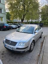 Volkswagen VW PASSAT Silber - VW Passat Gebrauchtwagen in Kassel