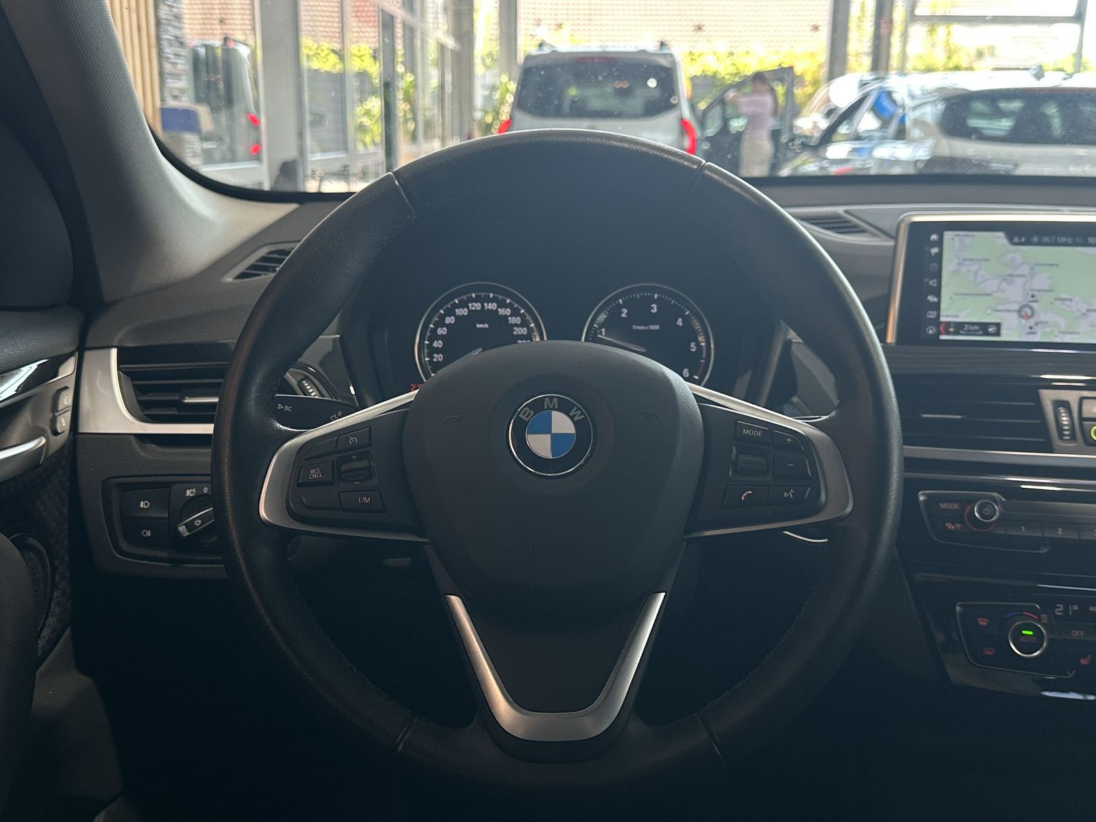 BMW X1 18d Advantage sDrive Navi R.Cam AHK LED SHZ foto 16