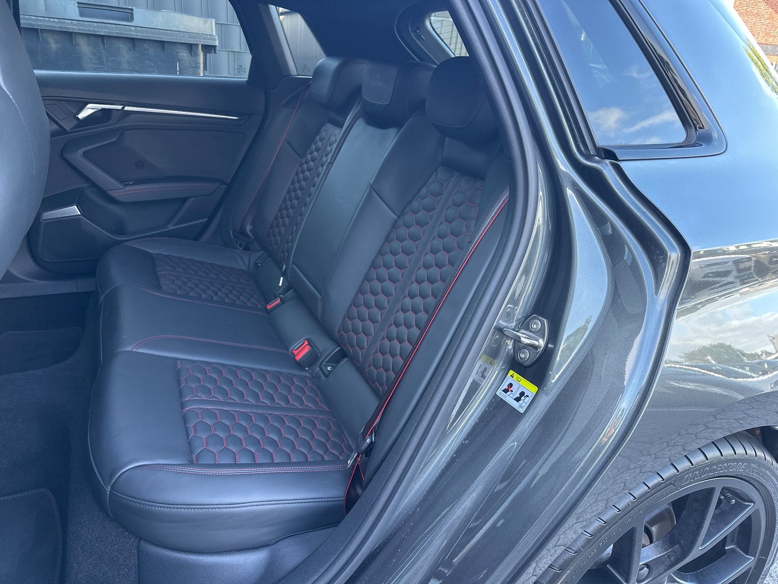 Fahrzeugabbildung Audi RS3 SpB 2.5 TFSI Qu NAV+LED+ACC+HEADUP+KAM+B&O