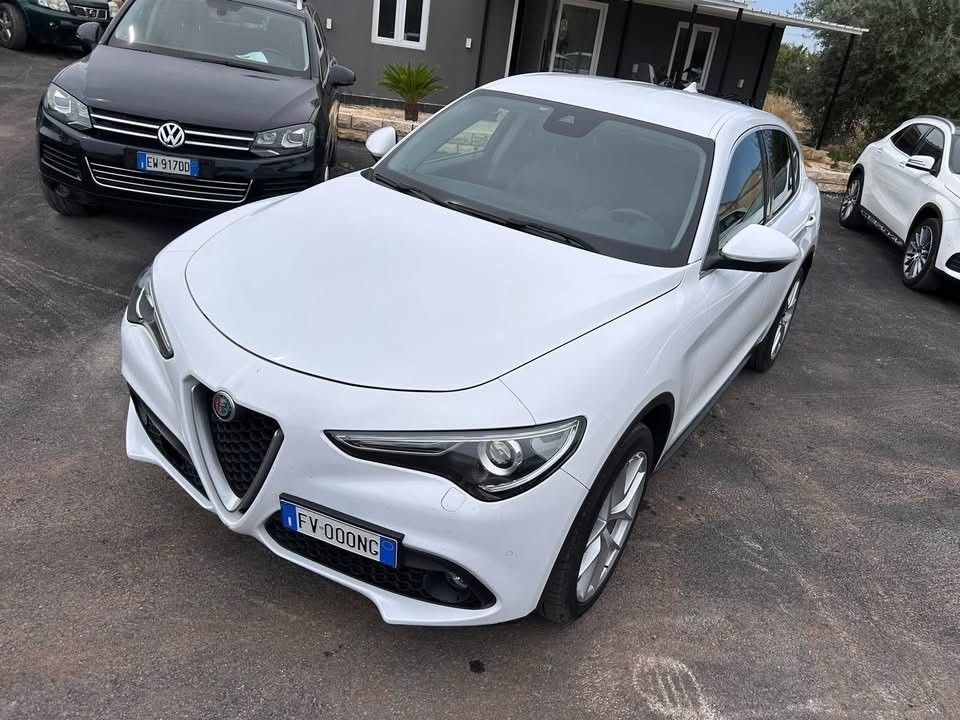Alfa-Romeo Stelvio - 1