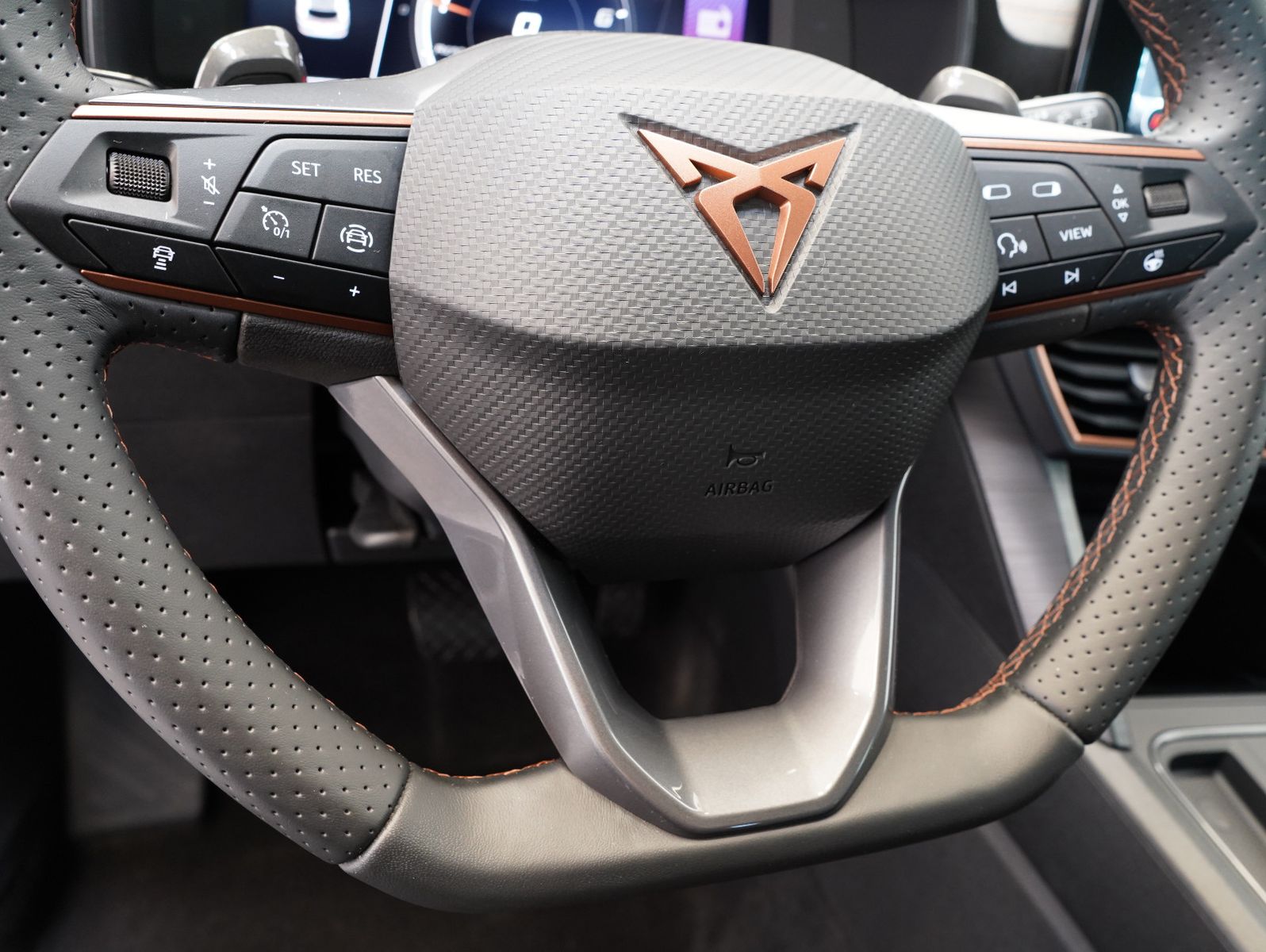 Fahrzeugabbildung CUPRA Formentor 1.5 TSI DSG LED/ACC/CARPLAY/KAMERA