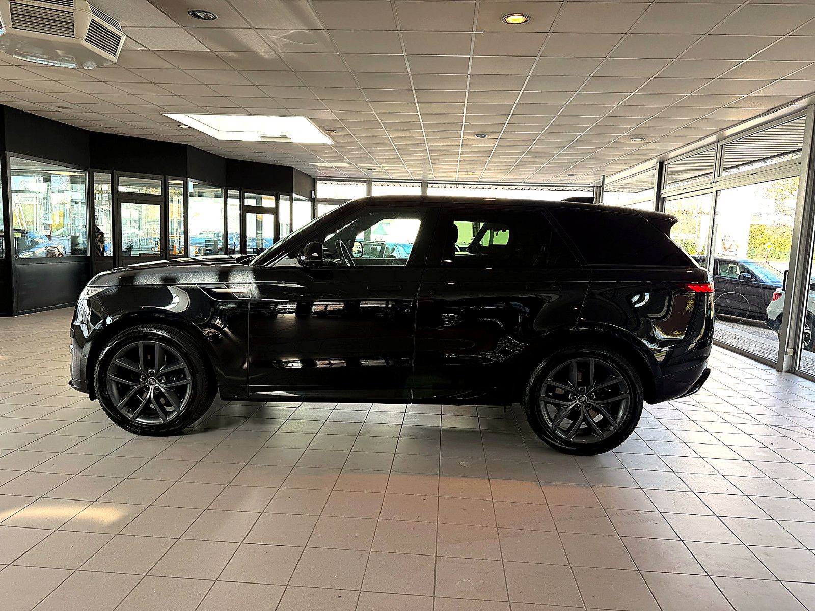 Fahrzeugabbildung Land Rover Range Rover Sport Dynamic SE/PANO/3D''KAMER/MERI