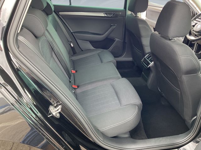 Superb Combi 2.0 TDI DSG Style PDC SHZ NAVI ACC
