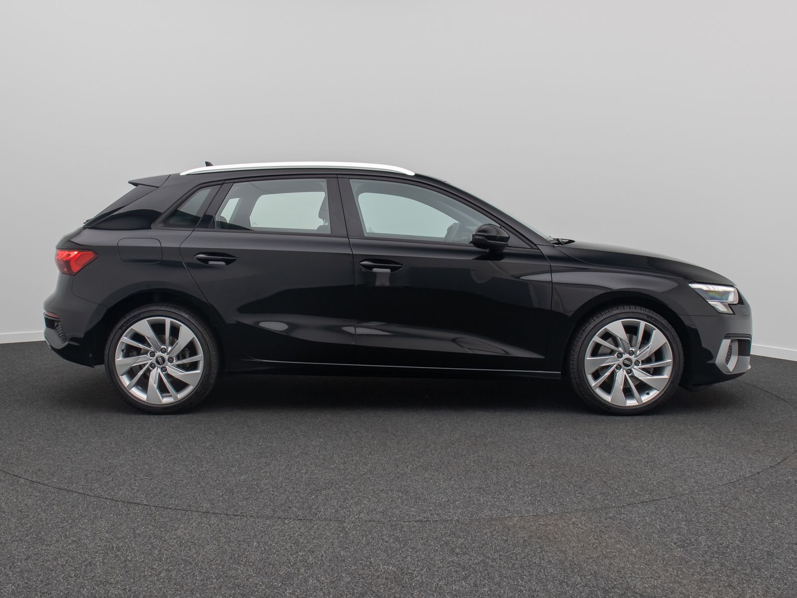 Fahrzeugabbildung Audi A3 35 TFSI Sportback LED PDC Sound Tempomat AHK