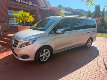 Mercedes V 220 - 2