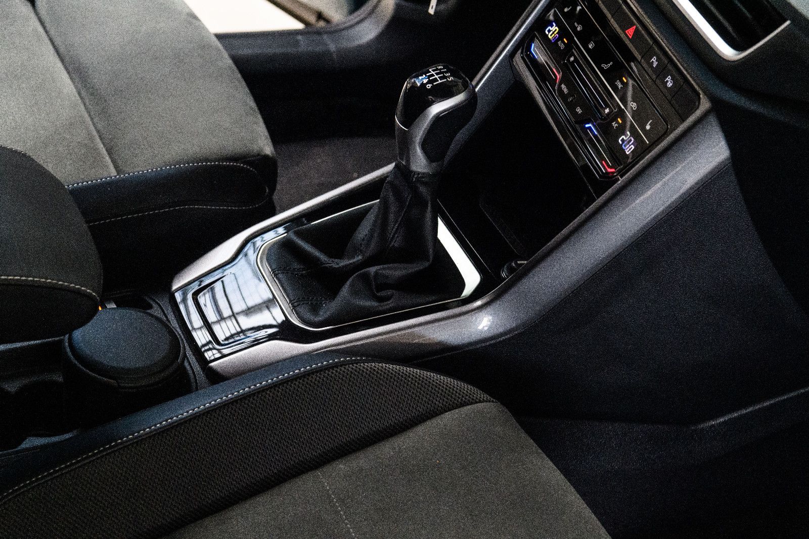 Fahrzeugabbildung Volkswagen T-Roc Style+Navi+We Connect+LED-Plus+ACC+