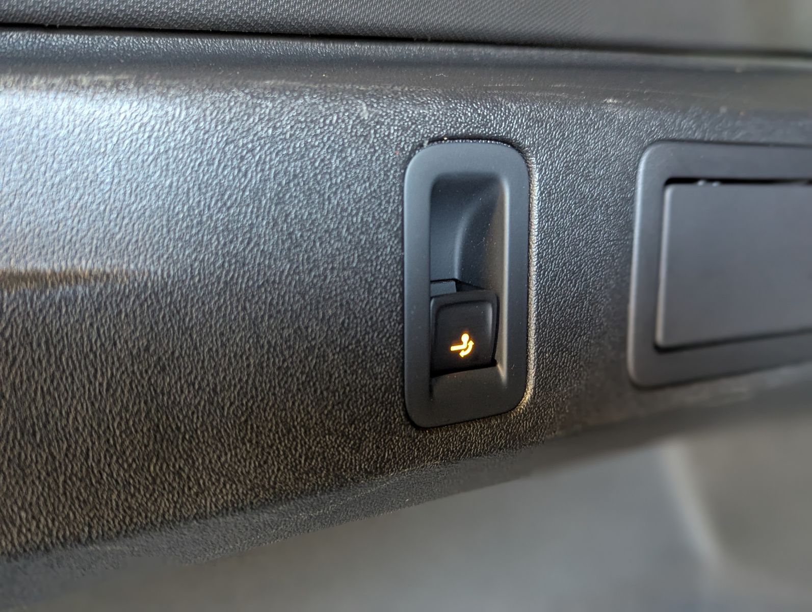 VW Tiguan 2.0TDI R-Line 4M Pano Black AHK Matrix 20 - Image 18