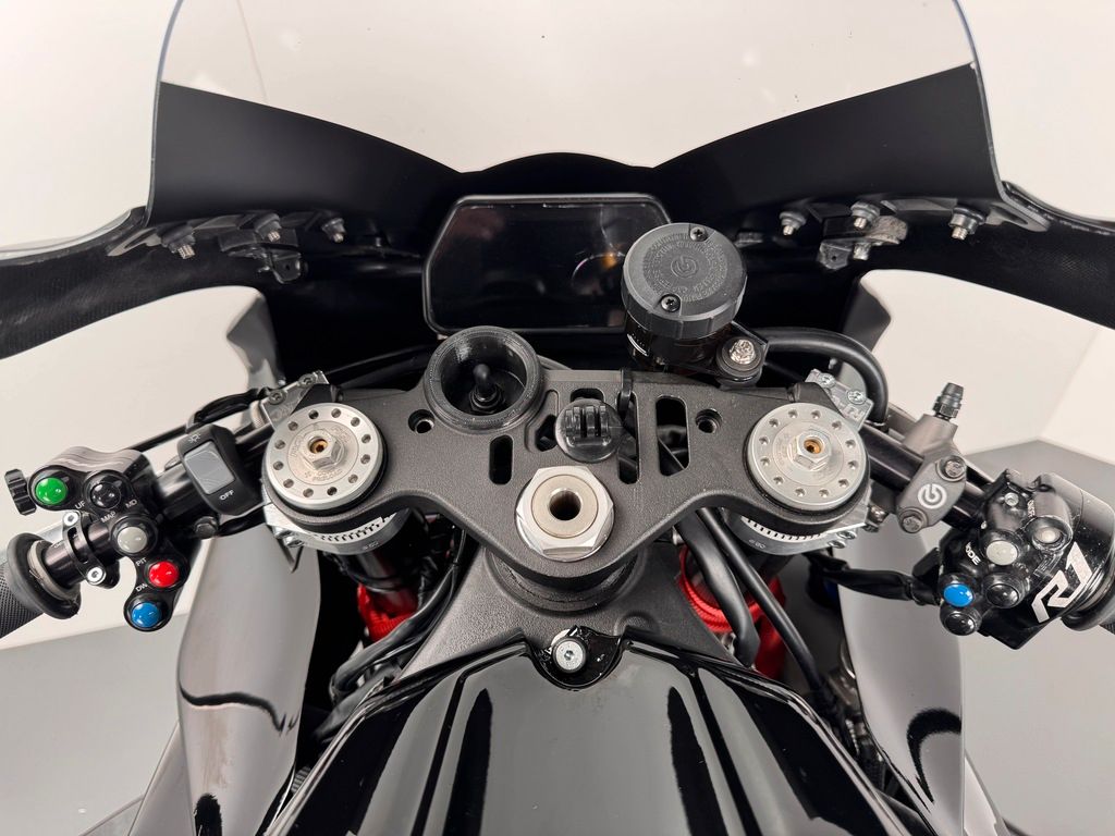 Fahrzeugabbildung Yamaha YZF-R1 RACEBIKE *ÖHLINS *AKRA *H2O *UVM.