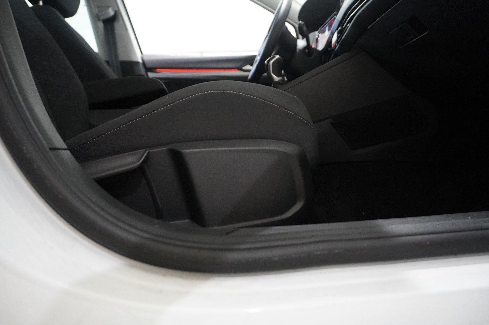 Fahrzeugabbildung Volkswagen Golf VIII Lim. 2.0 TDI LIFE NAVI/LED/VIRT./DAB+