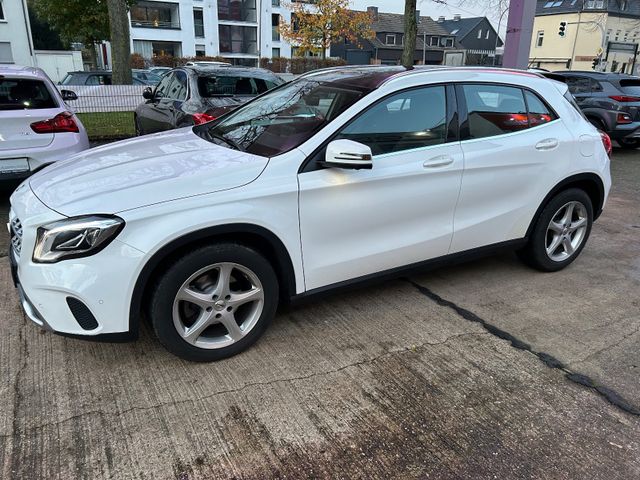 Fahrzeugabbildung Mercedes-Benz GLA 220 d Automatik+Panorama+Kamera+Navi+SHZ+BT+