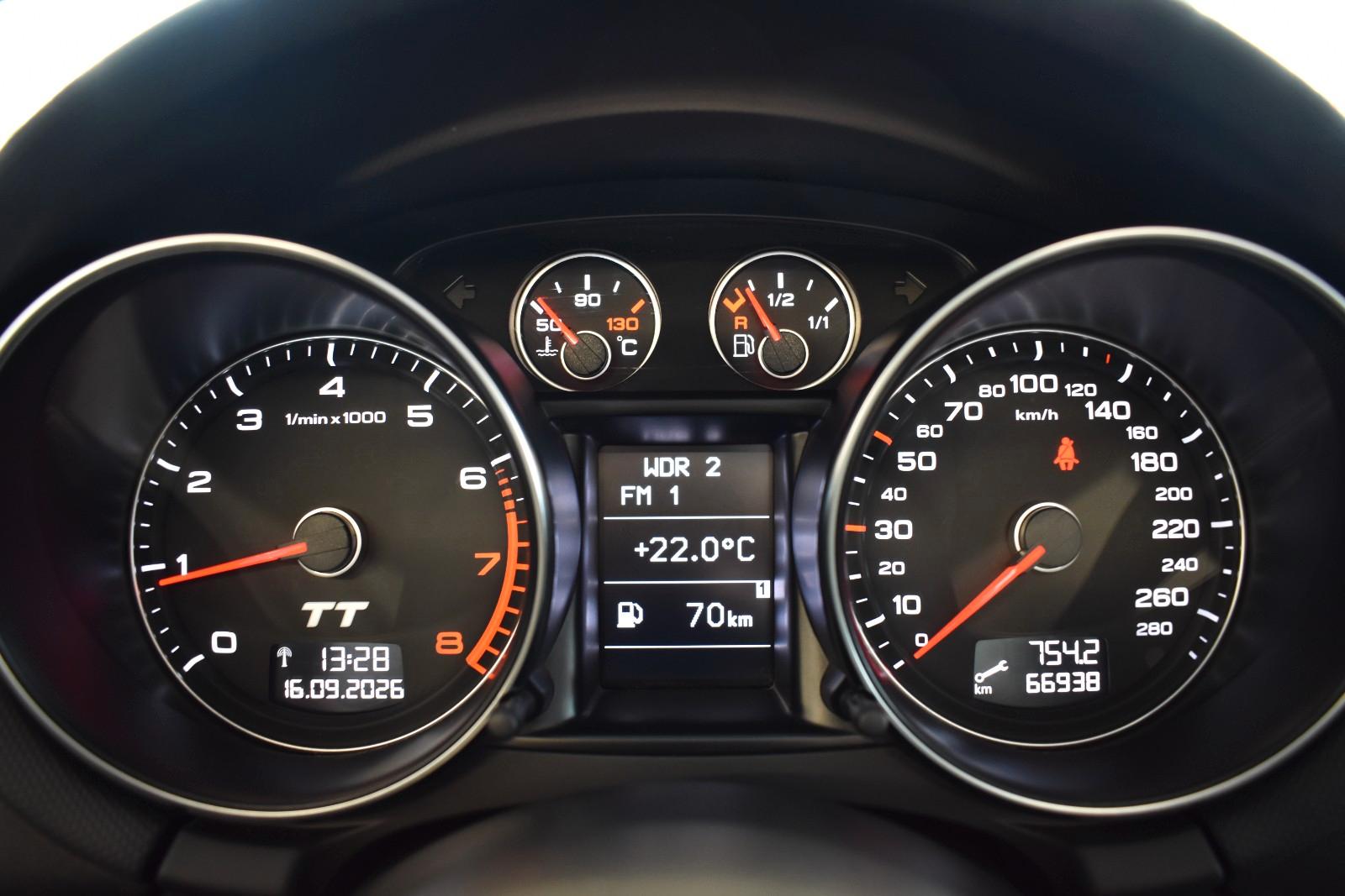 Audi TT 1.8 TFSI Cabrio/S-LINE +/ALCANTARA/SHZ/XENON/