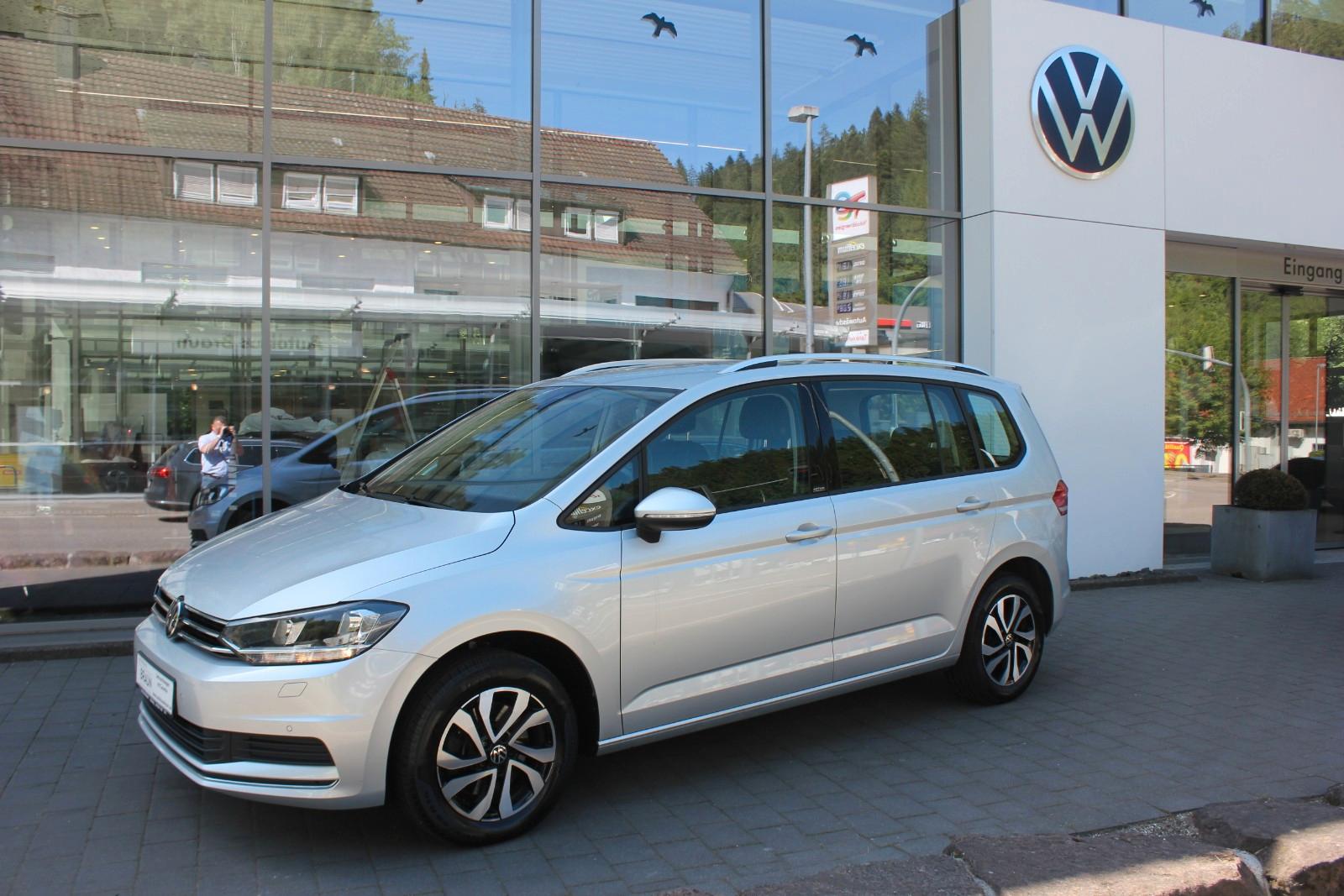 Volkswagen Touran Active 1.5 TSI DSG Navi,ACC,PDC,AHK