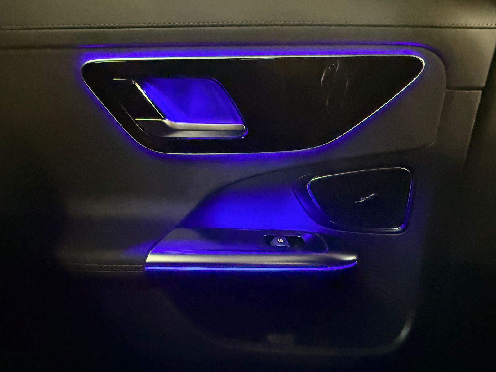 Fahrzeugabbildung Mercedes-Benz C 300TD/AMG/PANO/AMBIENTE/KAMERA/LED/MASSAGE