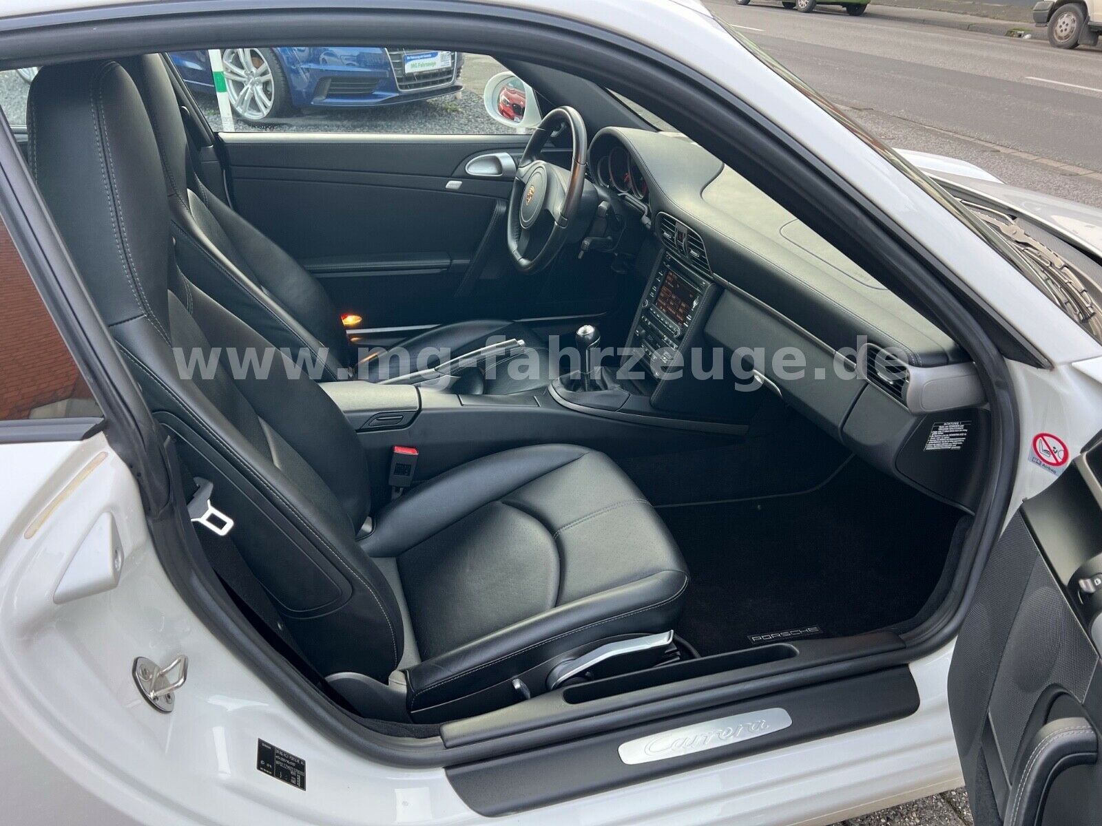 Fahrzeugabbildung Porsche 997 CARRERA UNFALLFREI DEUTSCHES AUTO 6 GANG !!!