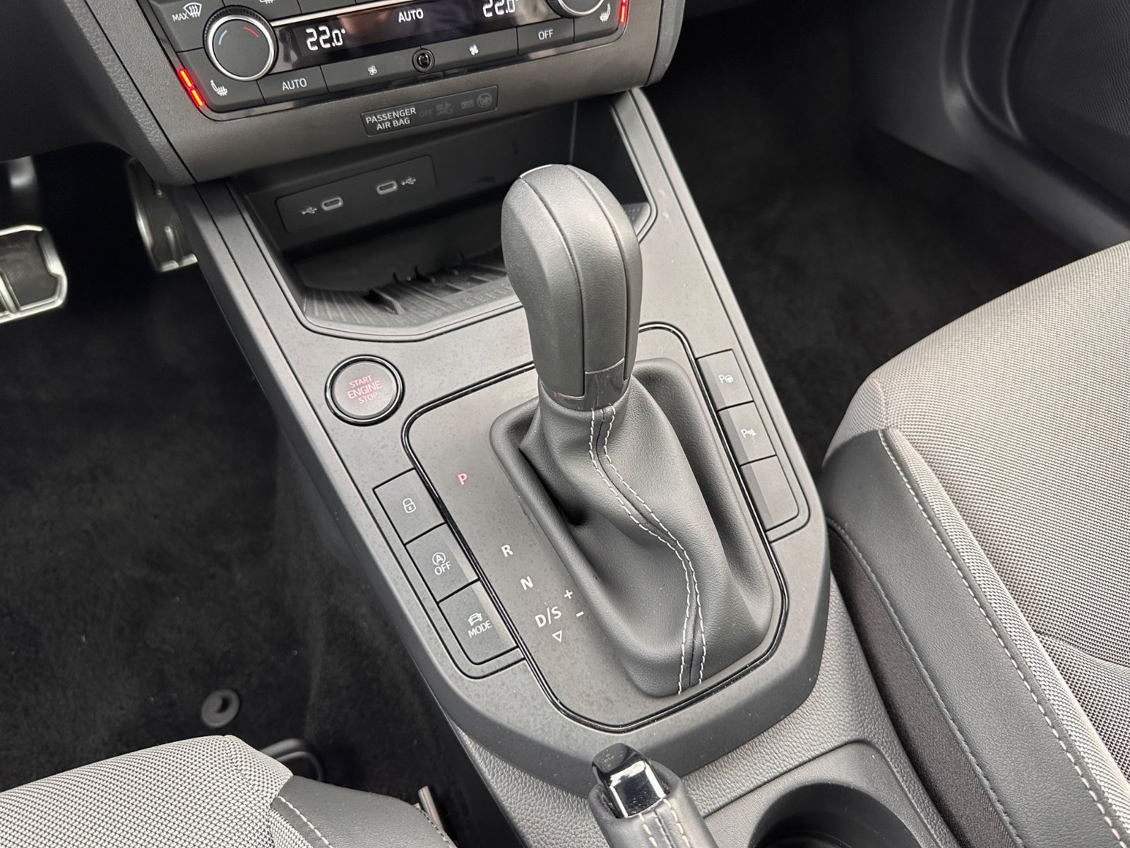 Fahrzeugabbildung SEAT Arona 1.5 TSI FR Black Edition DSG ACC/LED/Kamer