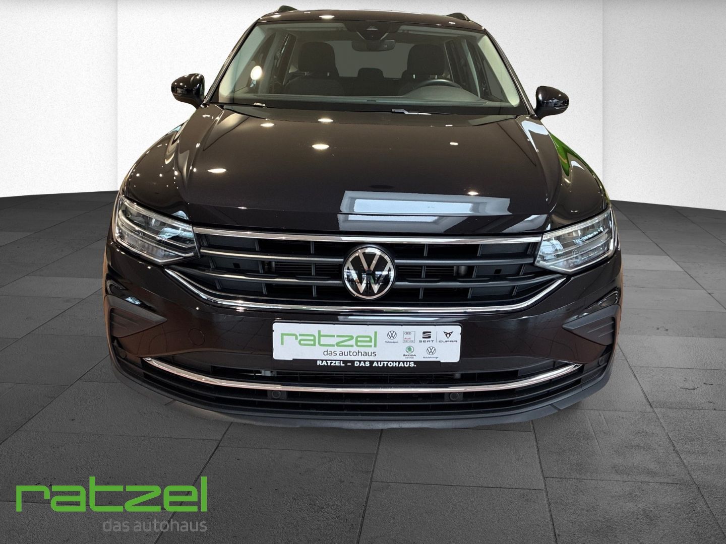 Fahrzeugabbildung Volkswagen Tiguan Life 2.0 TDI DSG AHK-klappbar Navi LED AC
