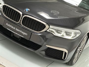 Fahrzeugabbildung BMW M550d xD ACC SoftCl 360°Panorama DispKey HUD DAB