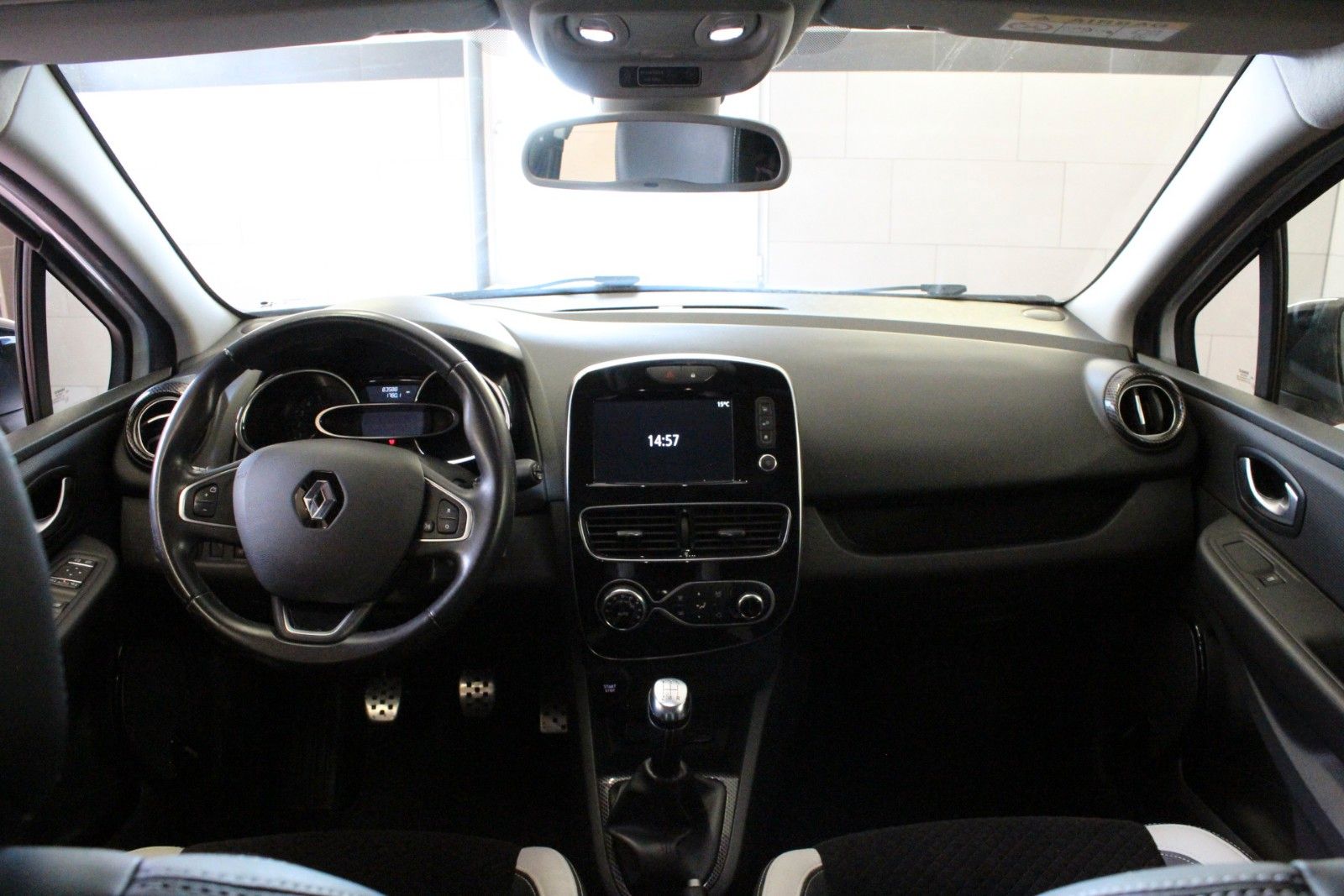 Fahrzeugabbildung Renault Clio TCe 90 IBose Edition *Navi*Klima*PDC*