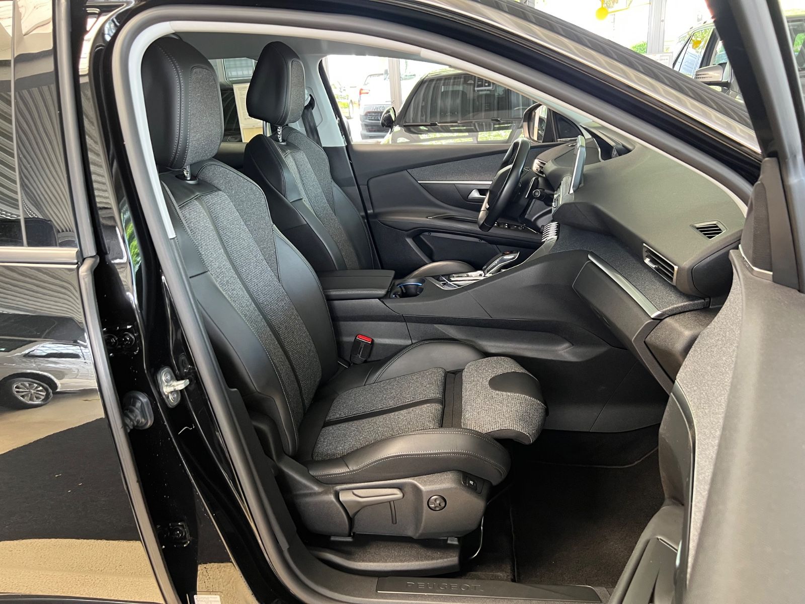 Fahrzeugabbildung Peugeot 3008 Allure