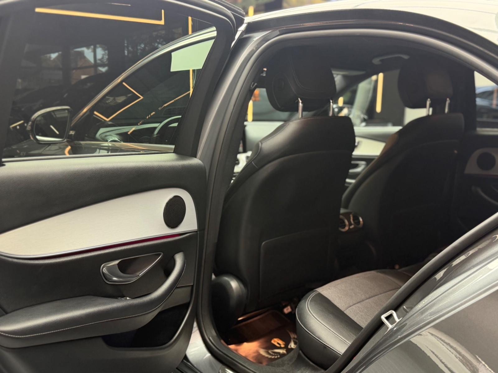 Mercedes-Benz E 300de Limousine / Multibeam-LED / Widescreen