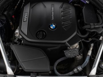 Fahrzeugabbildung BMW 520d xD Luxury Line Kamera HUD DAB HiFi DisplKey