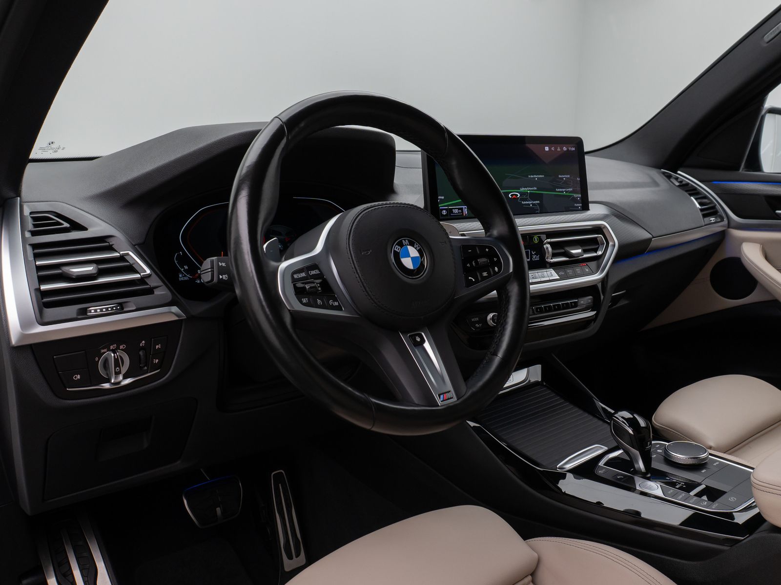 Fahrzeugabbildung BMW X3 xD30d M Sport Kamera DAB HiFi AHK Komfort 20"