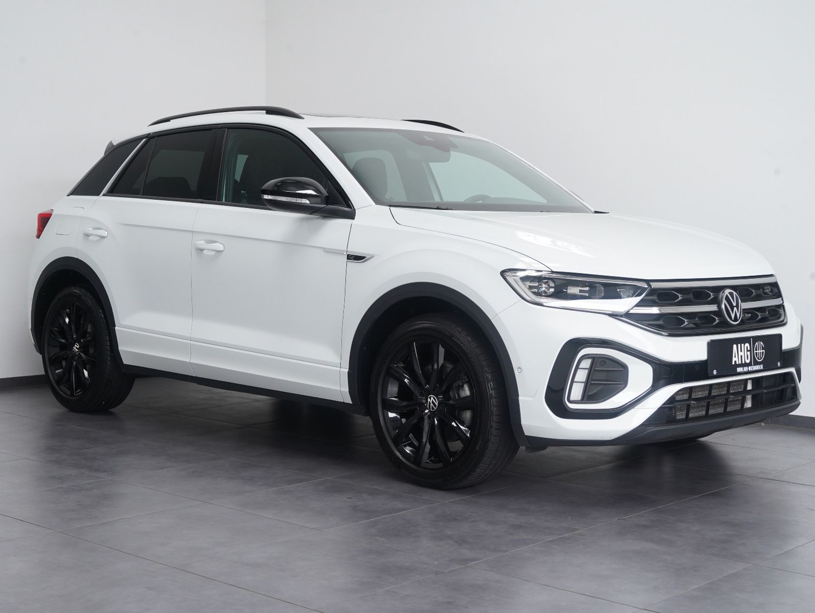 Fahrzeugabbildung Volkswagen T-Roc 1.5 TSI DSG R-Line BLACKSTYLE PANO