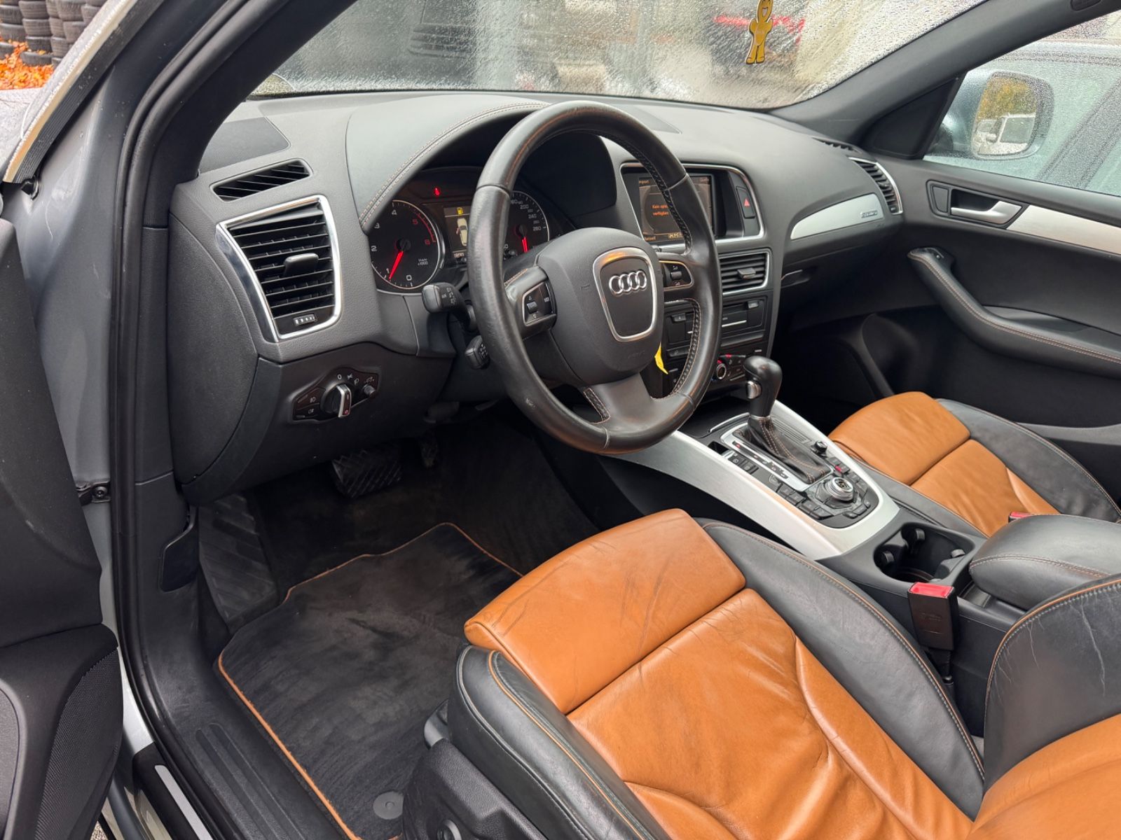 Fahrzeugabbildung Audi Q5 2.0 TDI quattro S Line Leder+Navi+Xenon