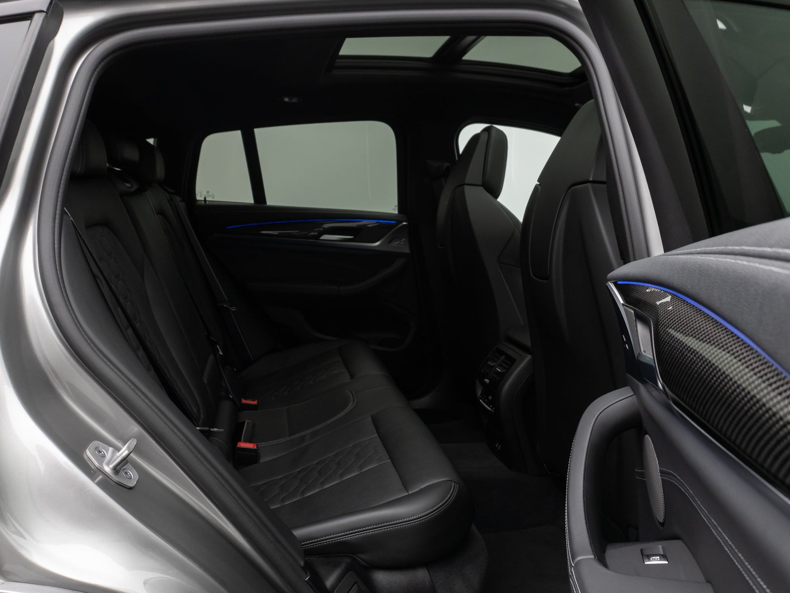 Fahrzeugabbildung BMW X4 M Panorama 360°HUD H/K TV DispKey