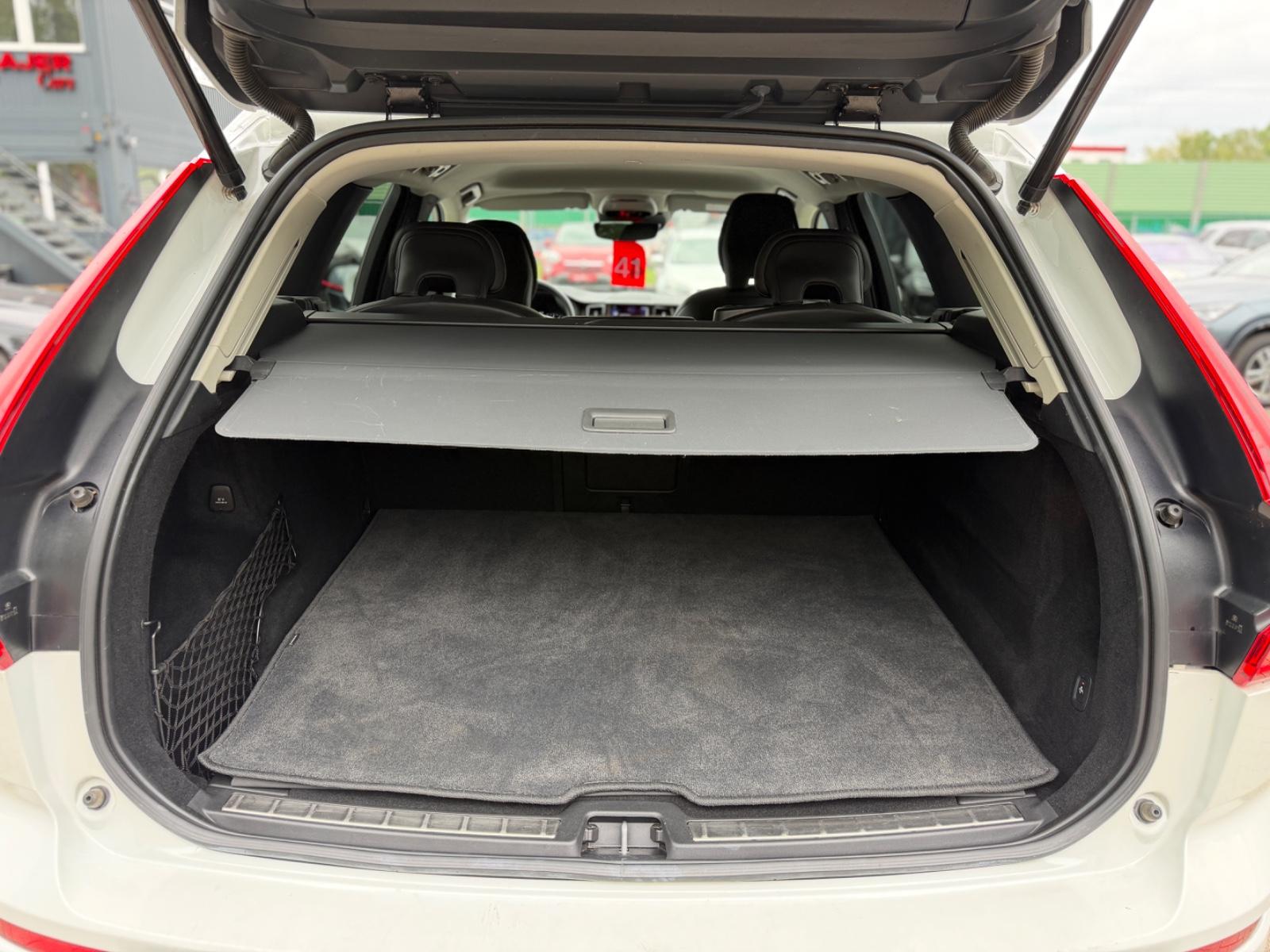 Volvo XC 60  Momentum Pro AWD*H&K*ACC*LED*AHK*