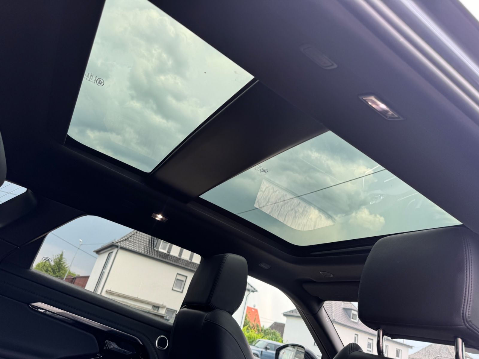 Fahrzeugabbildung Land Rover Range Rover Evoque R-Dynamic SE/Leder/PANO/LED