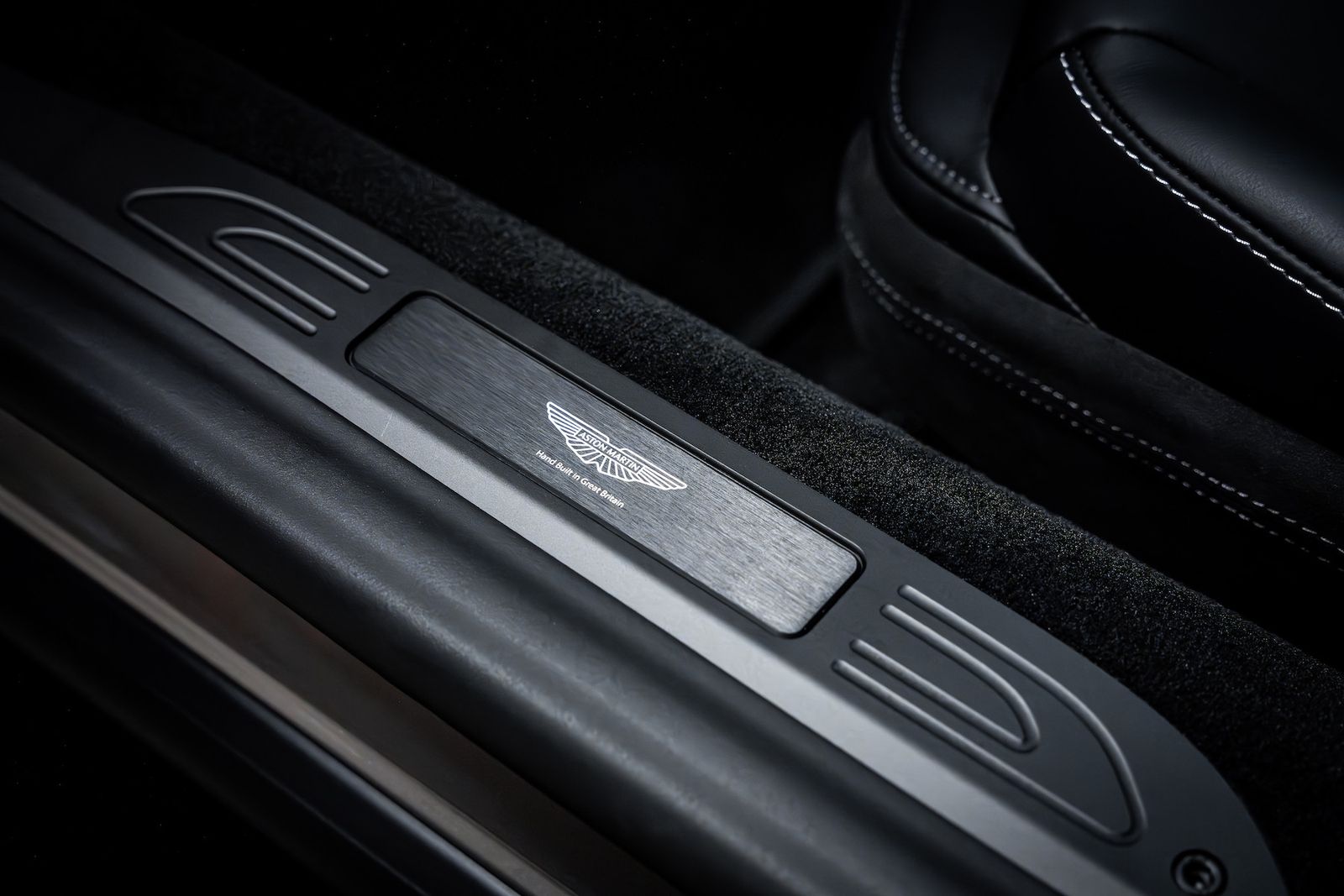 Fahrzeugabbildung Aston Martin V8 Vantage BOWERS&WILKINS|TRAUMAUTO|MY25
