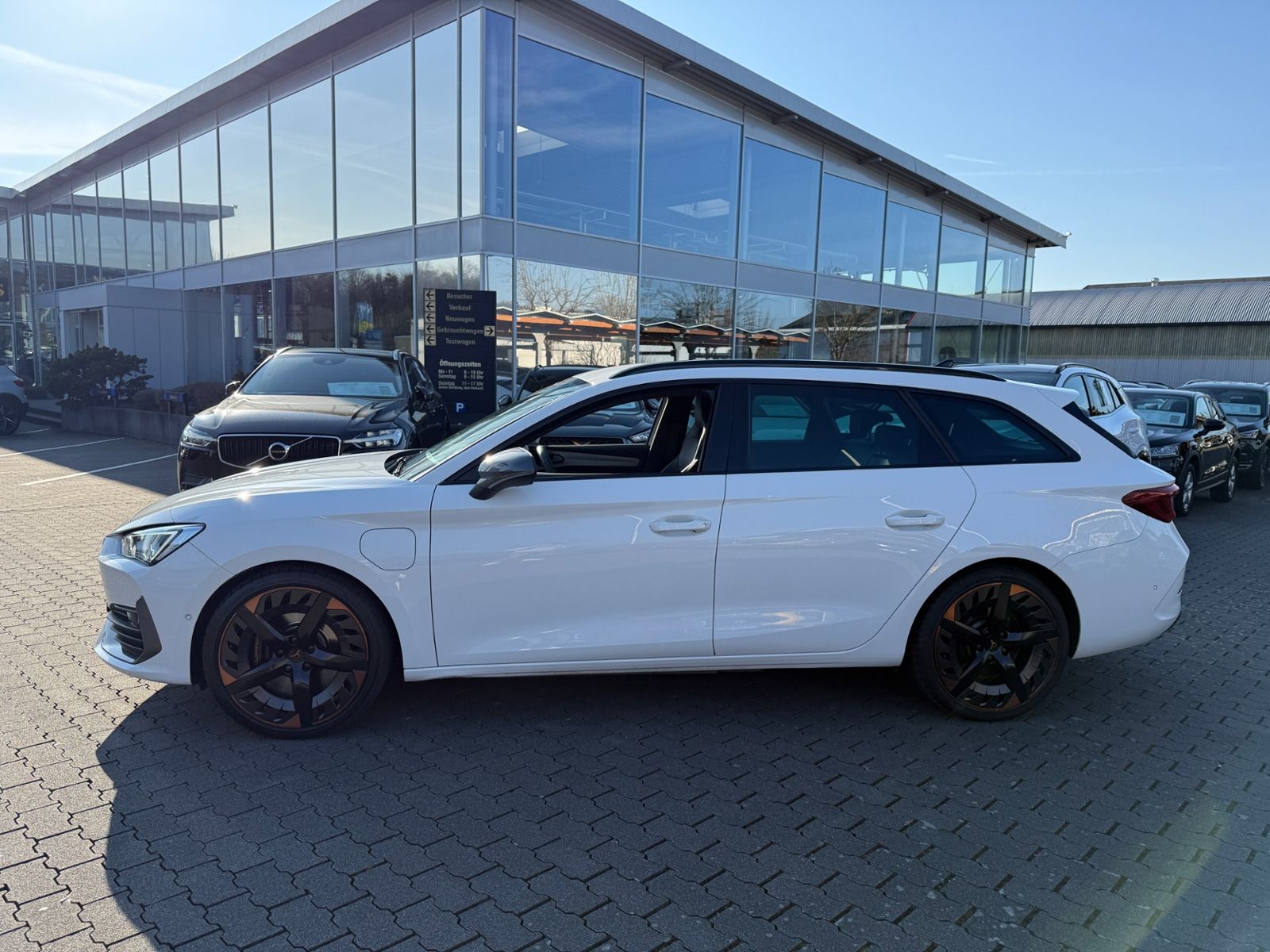 Fahrzeugabbildung CUPRA Leon Sportstourer VZ e-Hybrid ACC LED NAV 19"