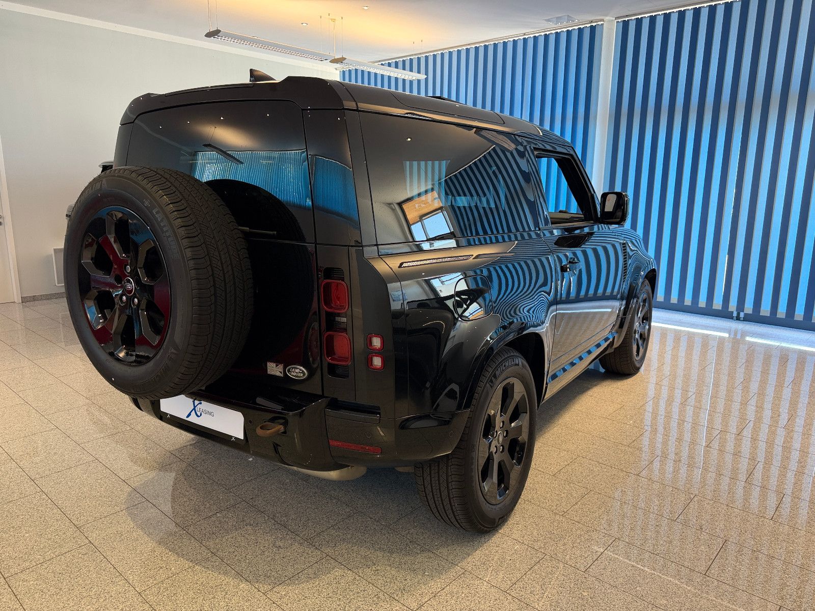 Land Rover Defender 90 D200 X-Dyn. SE / Pano. / Black Pack foto 4