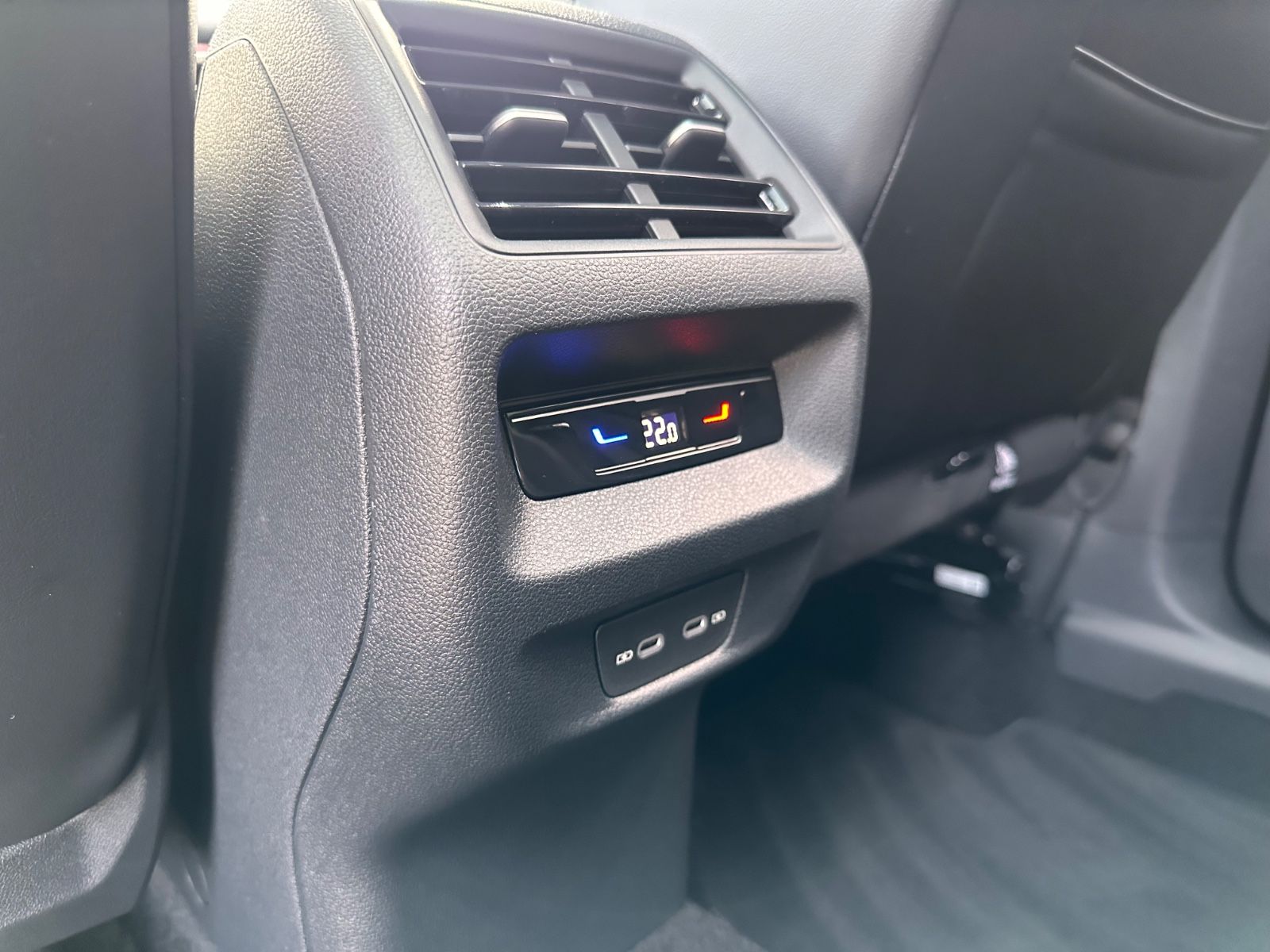 Fahrzeugabbildung Volkswagen Tiguan R-Line 2.0 TDI DSG Black/Pano/Matrix/AHK