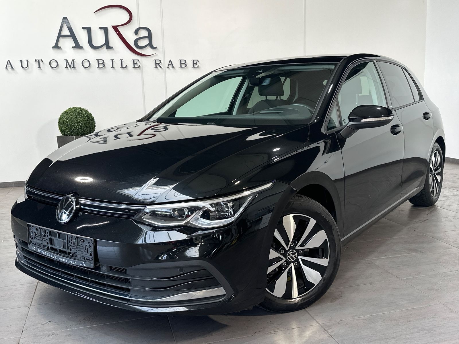 Fahrzeugabbildung Volkswagen Golf VIII 2.0 TDI DSG MOVE NAV+LED+PANO+AHK+HUD